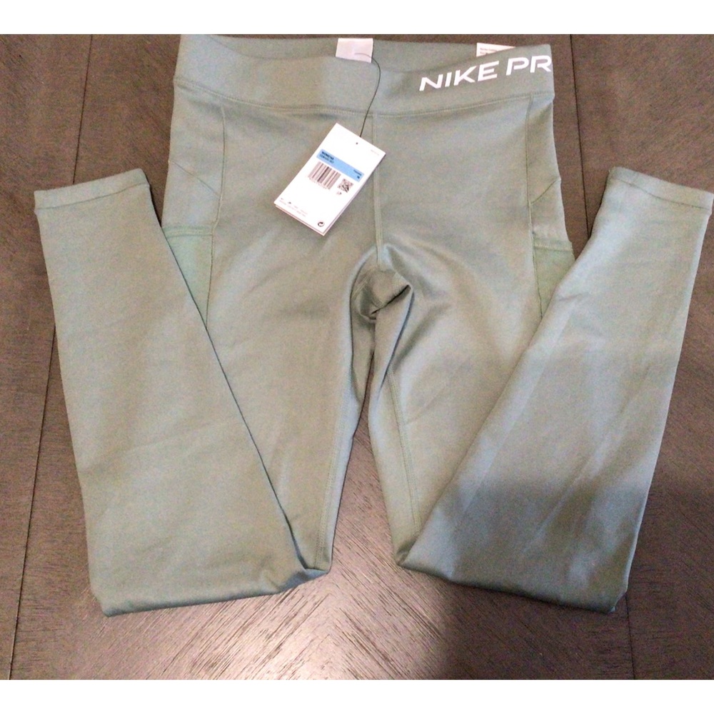 Women’s Nike Pro leggings Med NWT